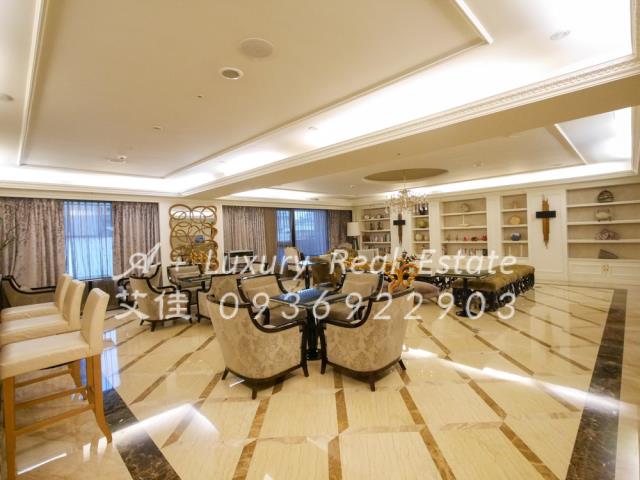 揚昇君臨