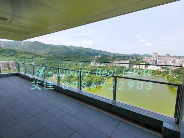 碧湖畔