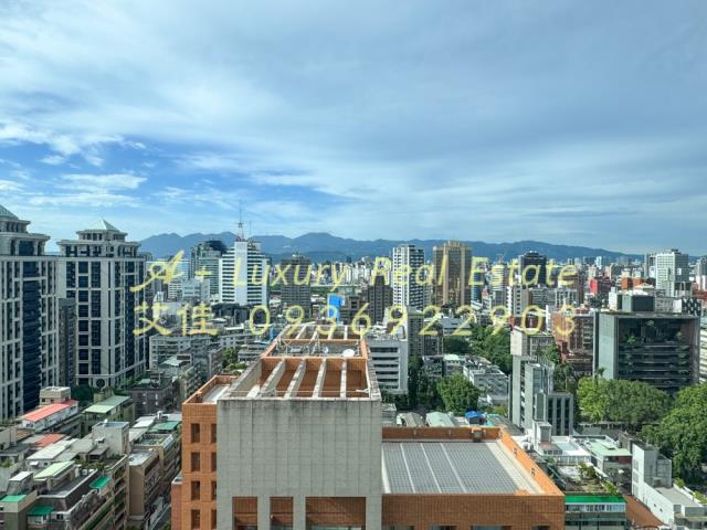 雍居仁愛