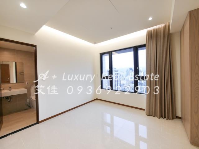 雍居仁愛